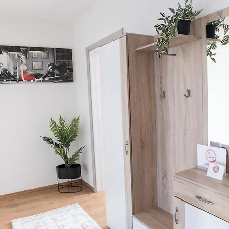 T&k Near Messe Fair Trade Düsseldorf Und Airport 1b Apartment *
