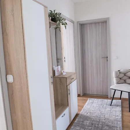 T&k Near Messe Fair Trade Duesseldorf Und Airport 1b *